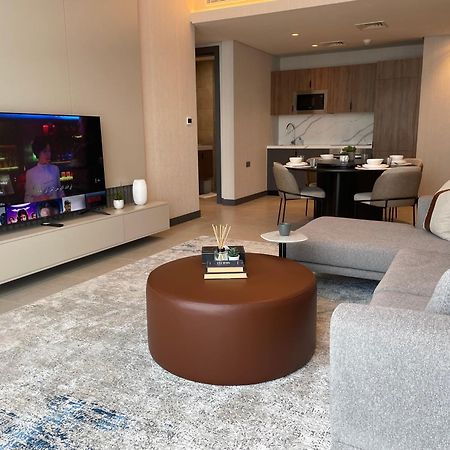 Charthouse Bahrain Hotel Manáma Kültér fotó A living room in a typical apartment