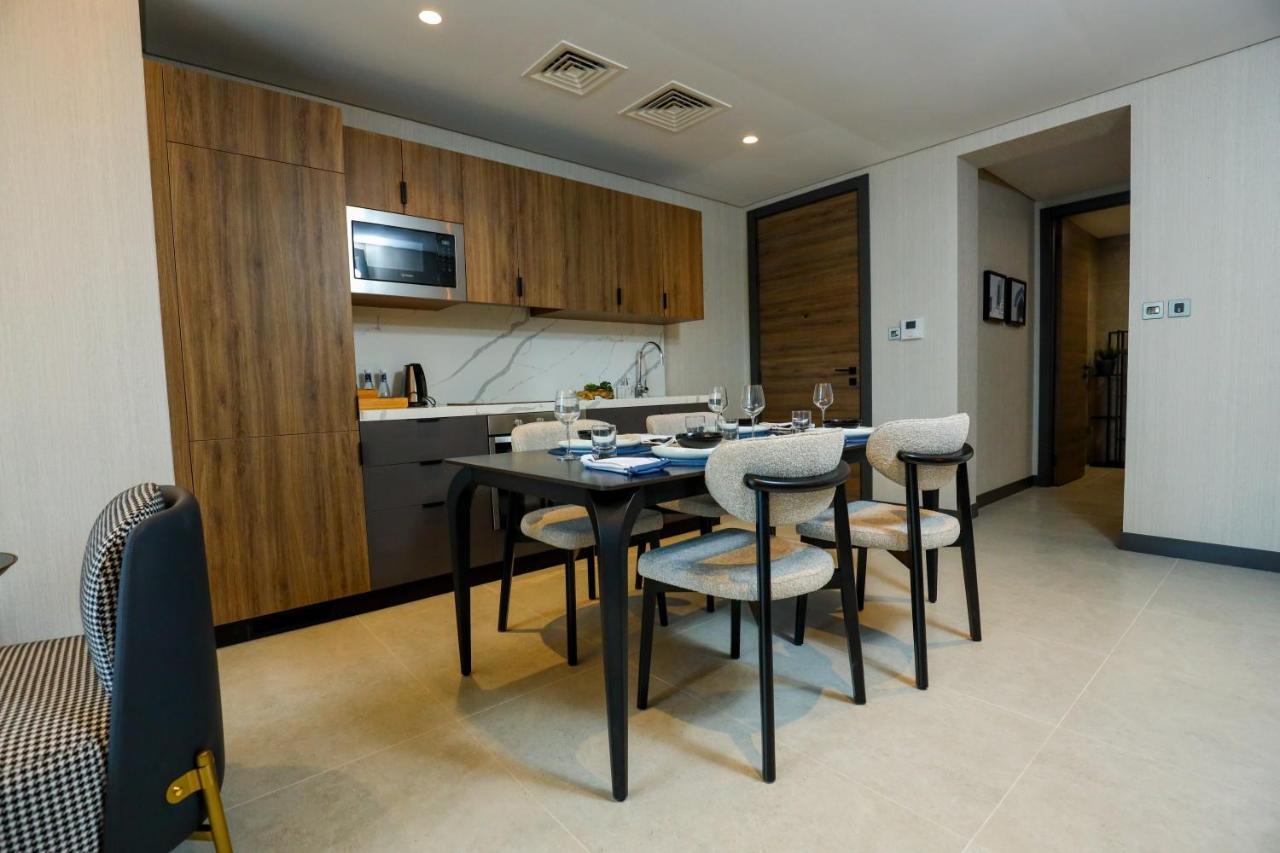 Charthouse Bahrain Hotel Manáma Kültér fotó A kitchen in a serviced apartment