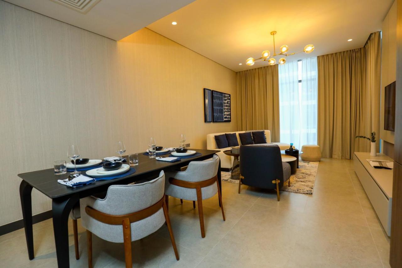 Charthouse Bahrain Hotel Manáma Kültér fotó A living room in a typical apartment