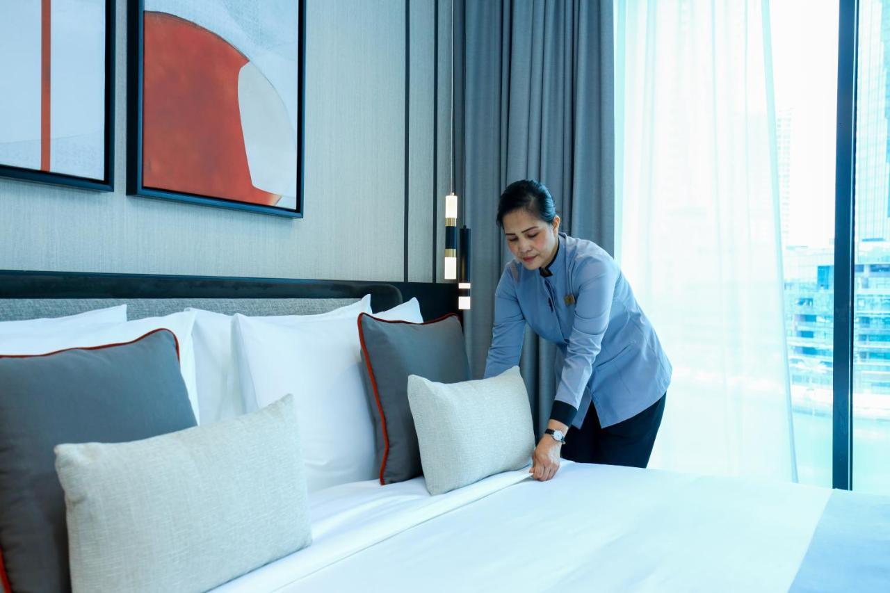 Charthouse Bahrain Hotel Manáma Kültér fotó A chambermaid making a bed