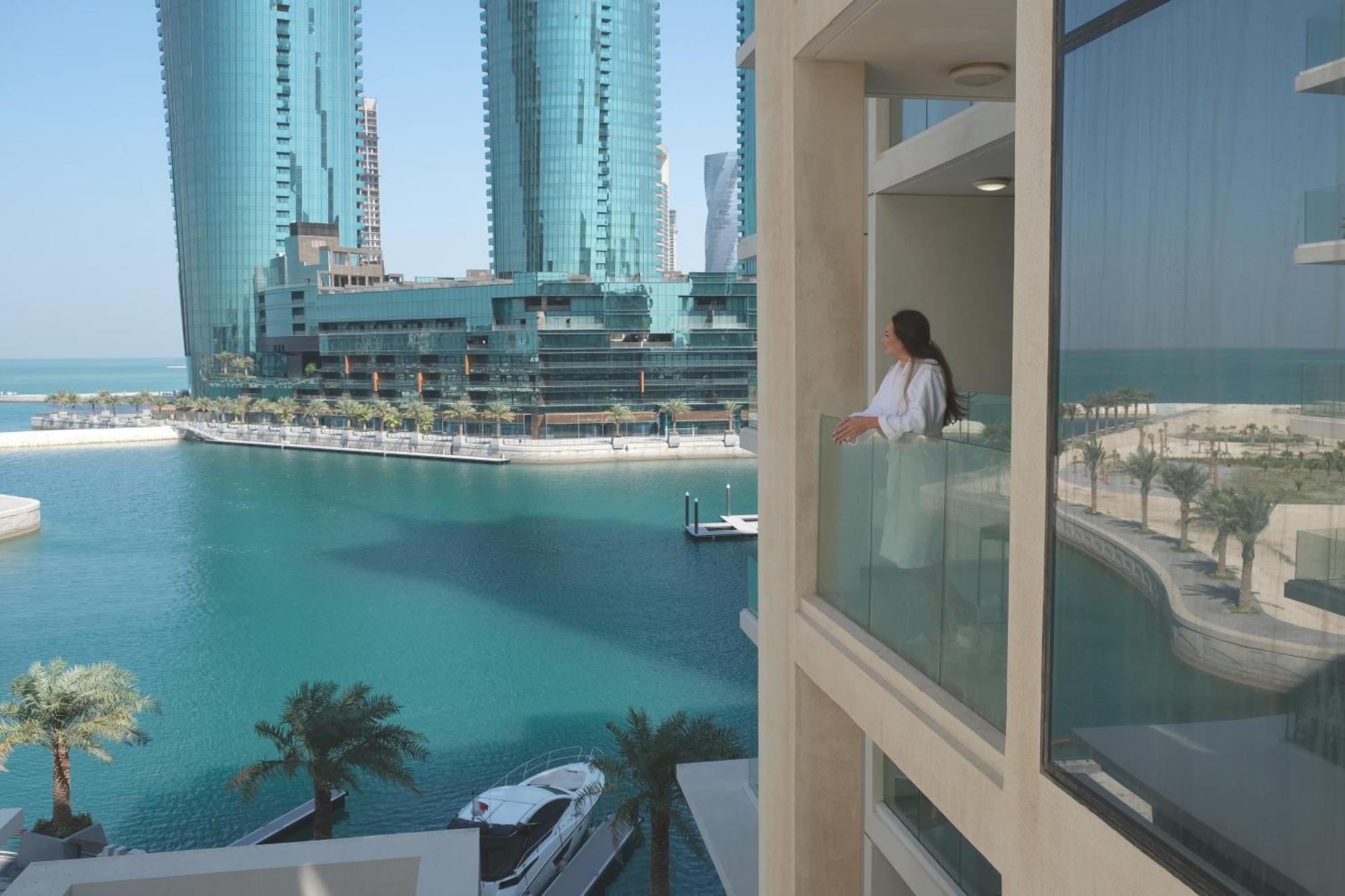 Charthouse Bahrain Hotel Manáma Kültér fotó View of the Marina from a hotel