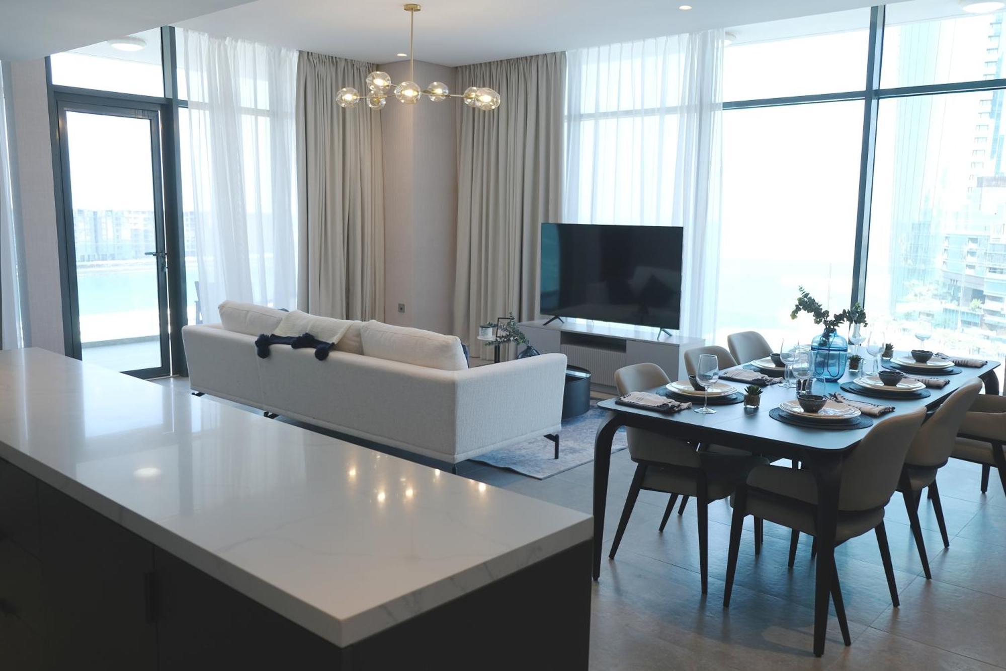 Charthouse Bahrain Hotel Manáma Kültér fotó A living room in a 3-bedroom apartment