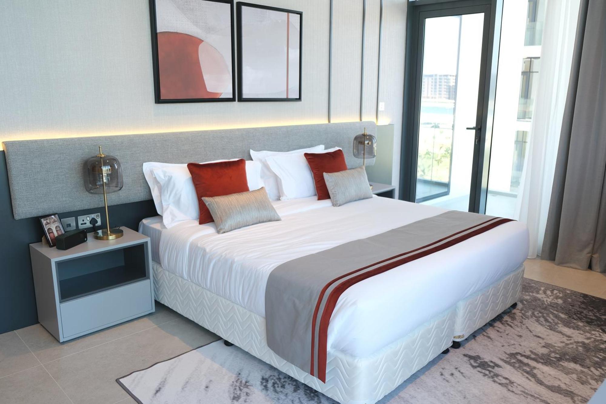 Charthouse Bahrain Hotel Manáma Kültér fotó A bedroom at the hotel