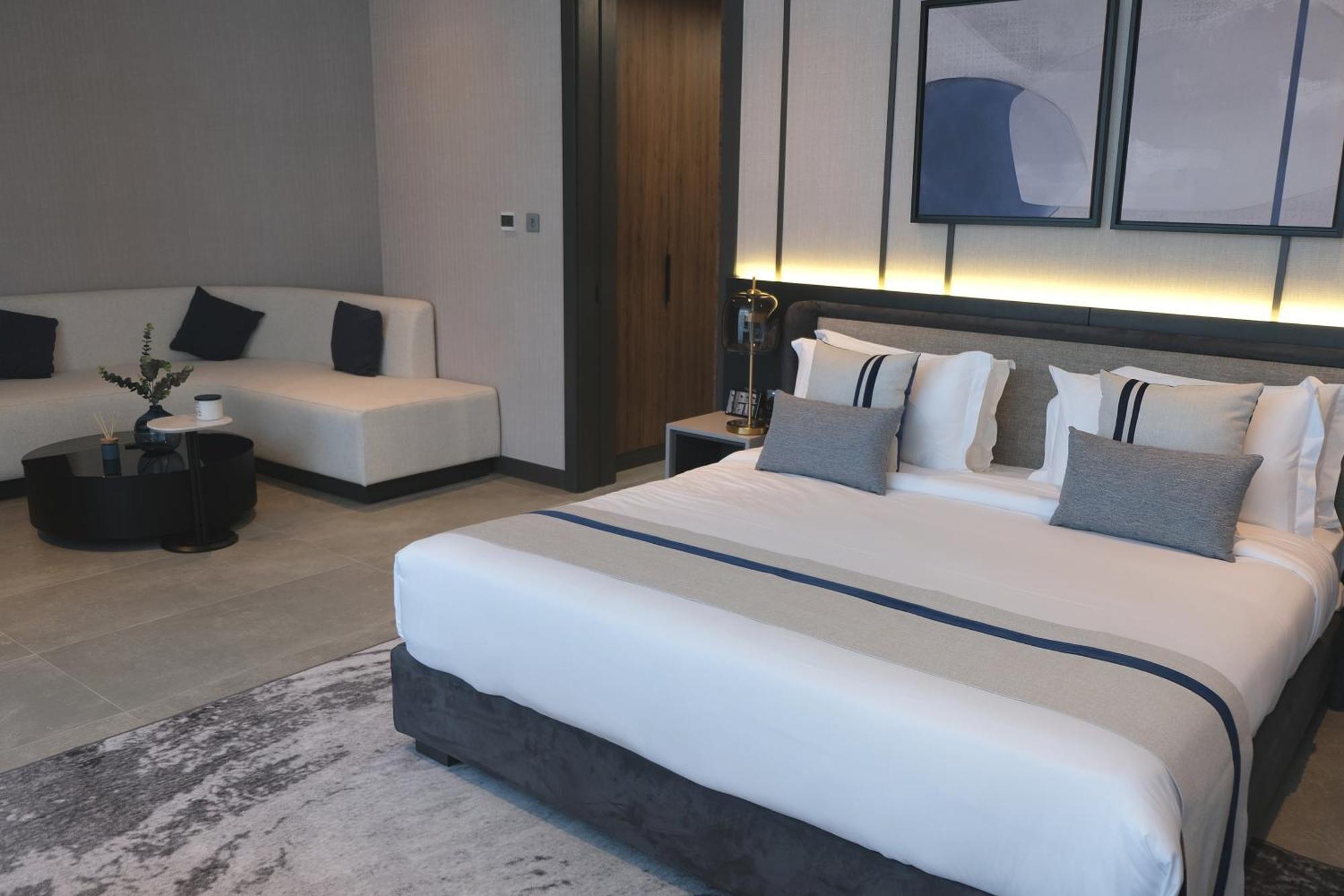 Charthouse Bahrain Hotel Manáma Kültér fotó Deluxe room