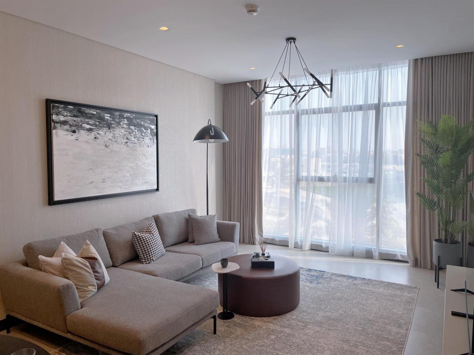 Charthouse Bahrain Hotel Manáma Kültér fotó A living room in a typical apartment
