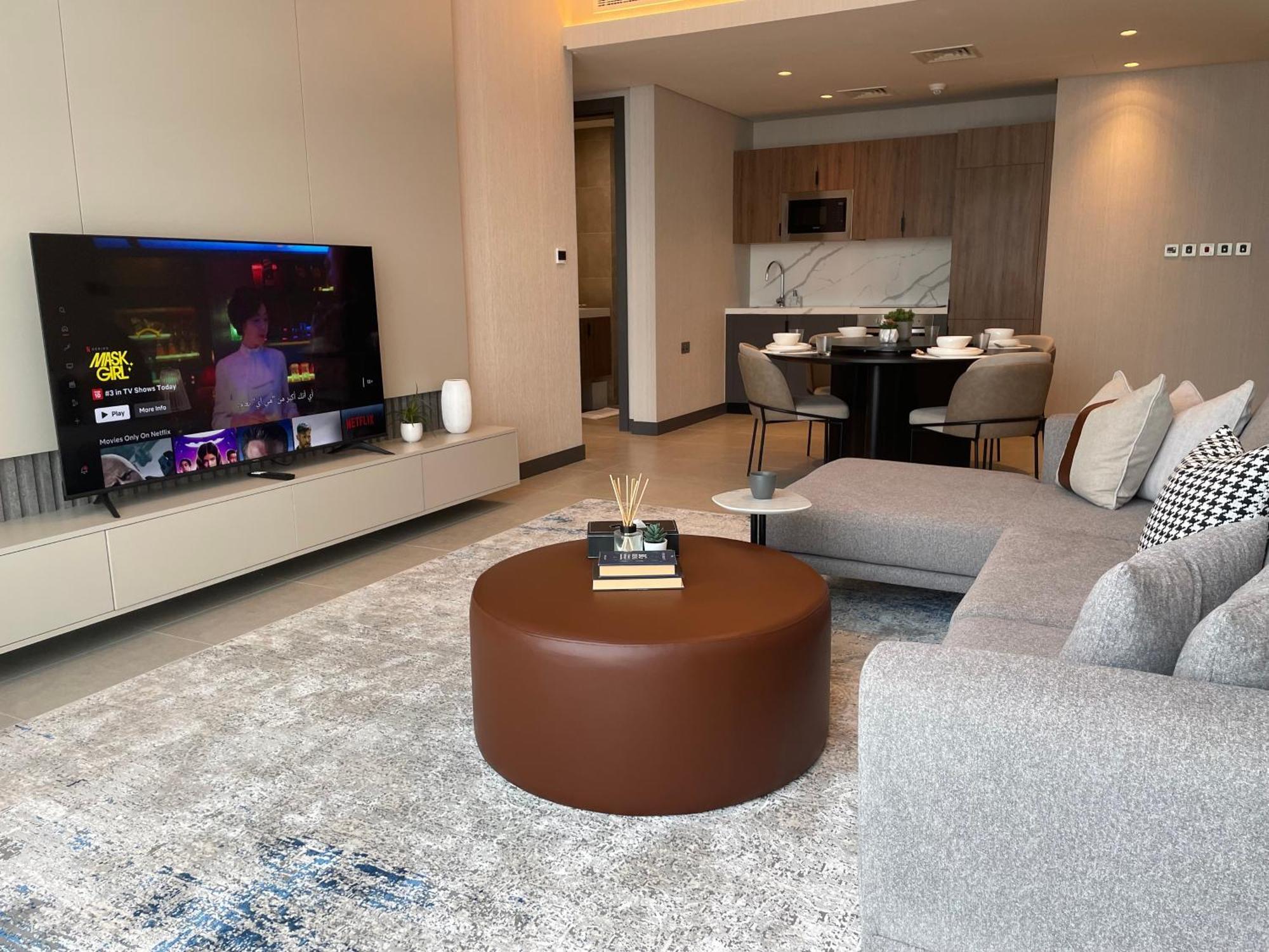Charthouse Bahrain Hotel Manáma Kültér fotó A living room in a typical apartment