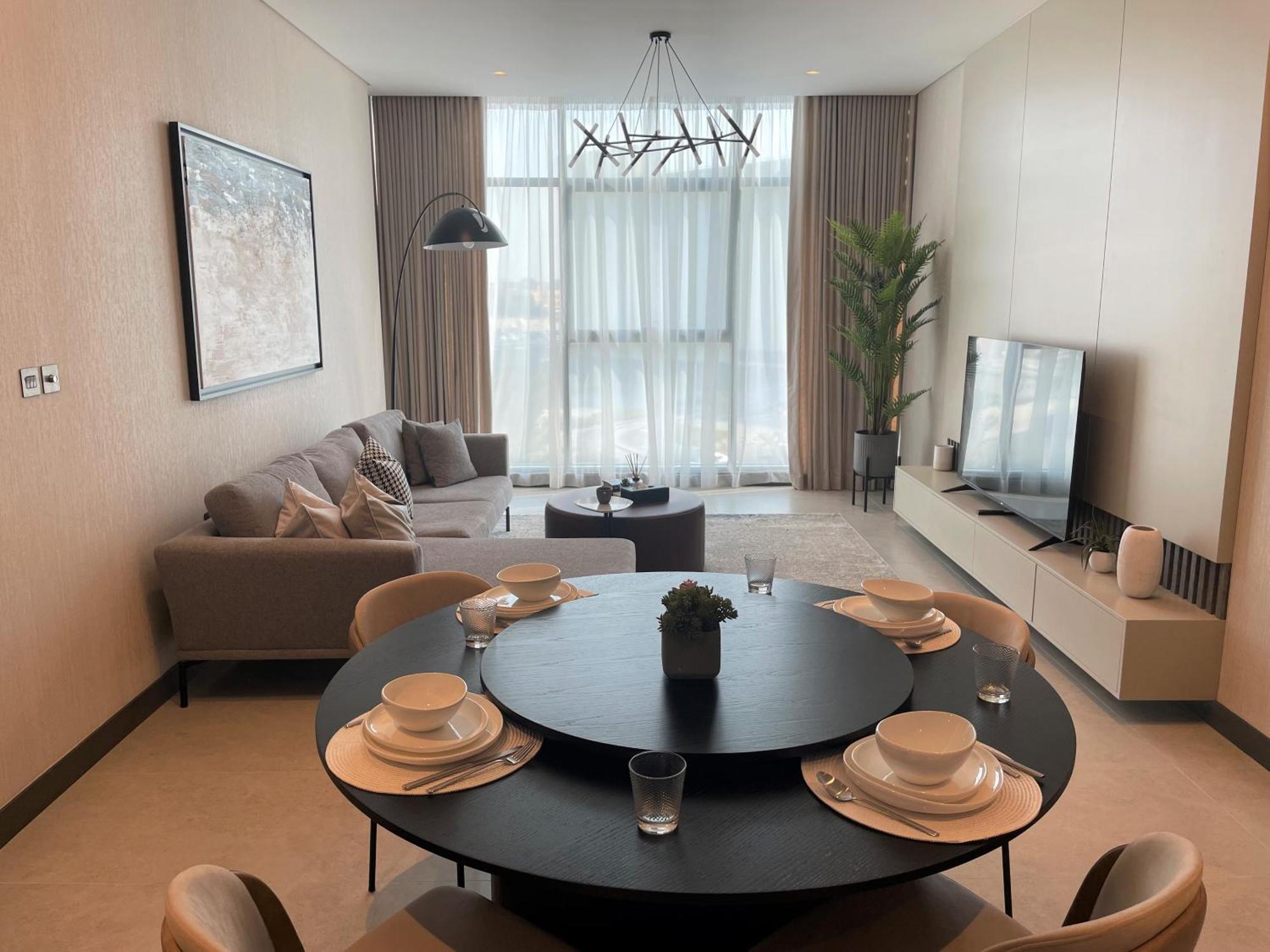 Charthouse Bahrain Hotel Manáma Kültér fotó A living room in a typical apartment