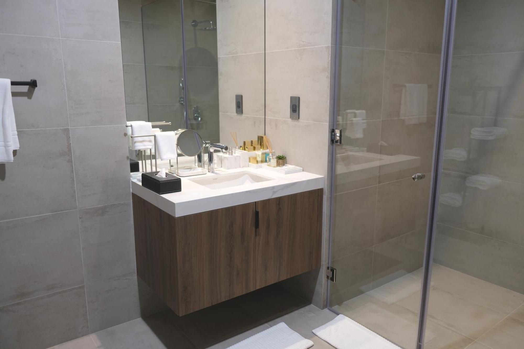 Charthouse Bahrain Hotel Manáma Kültér fotó Bathroom
