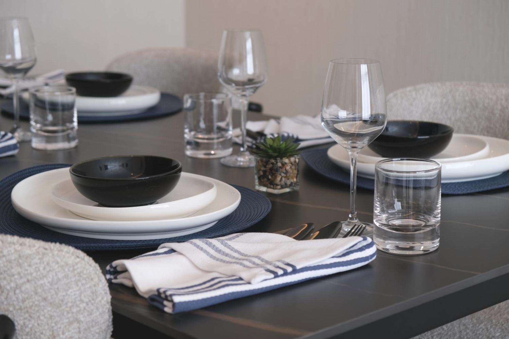 Charthouse Bahrain Hotel Manáma Kültér fotó Dinnerware